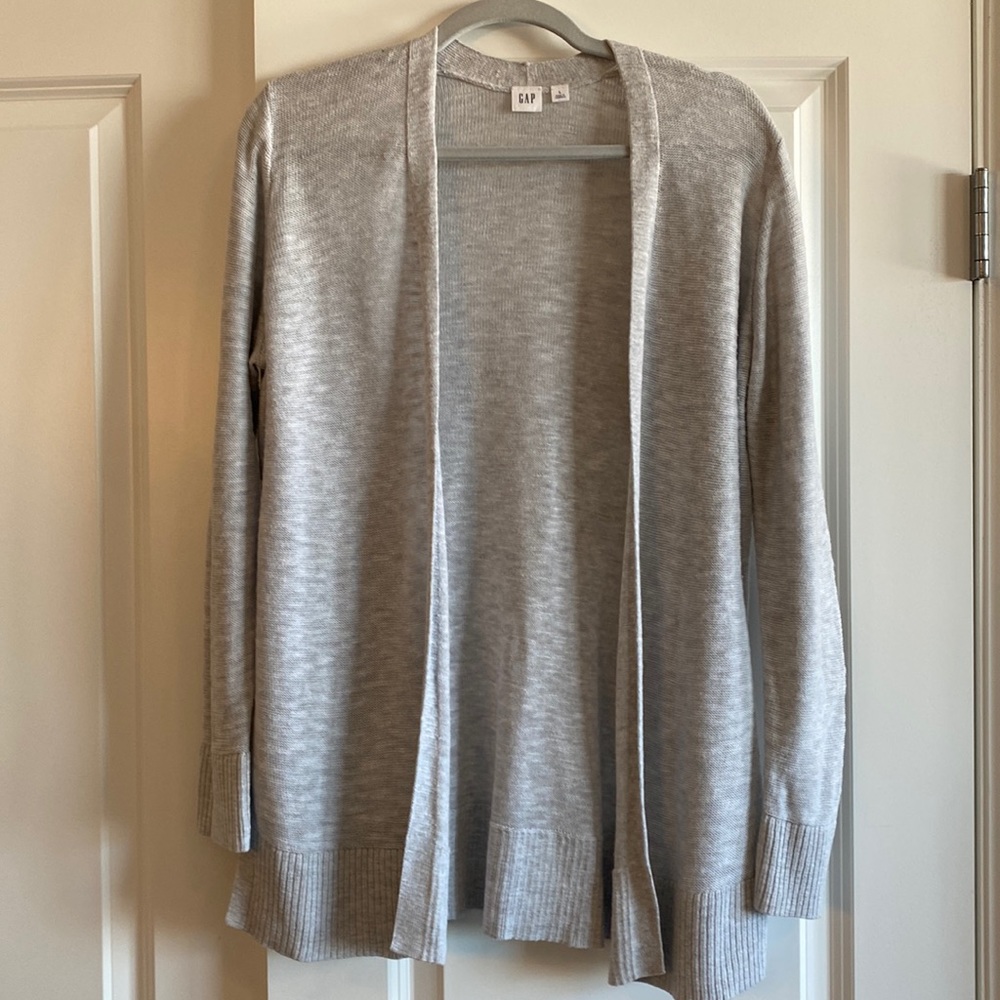 Gap Heather Gray women’s cardigan. Size L.